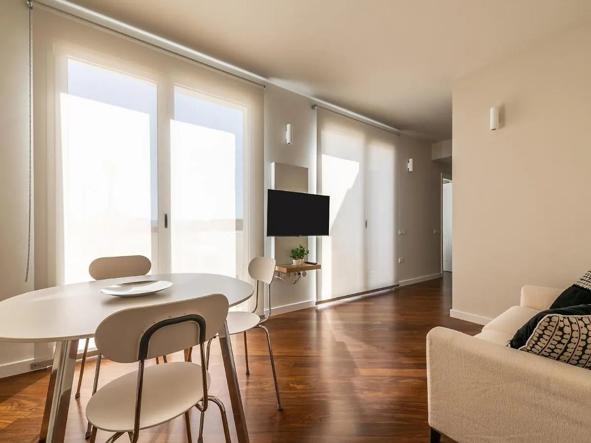 Penthouse Center location